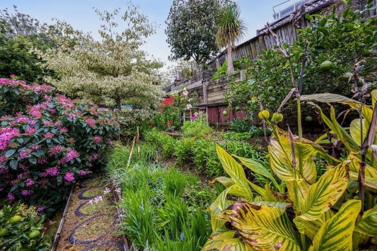 Photo of property in 17 Nevada Drive, Merrilands, New Plymouth, 4312