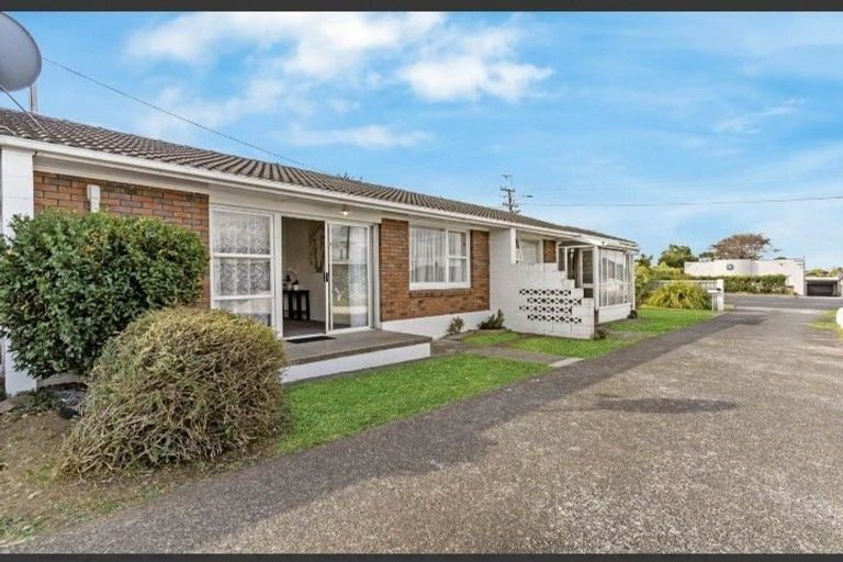 Photo of property in 2/113 Wallace Road, Papatoetoe, Auckland, 2025