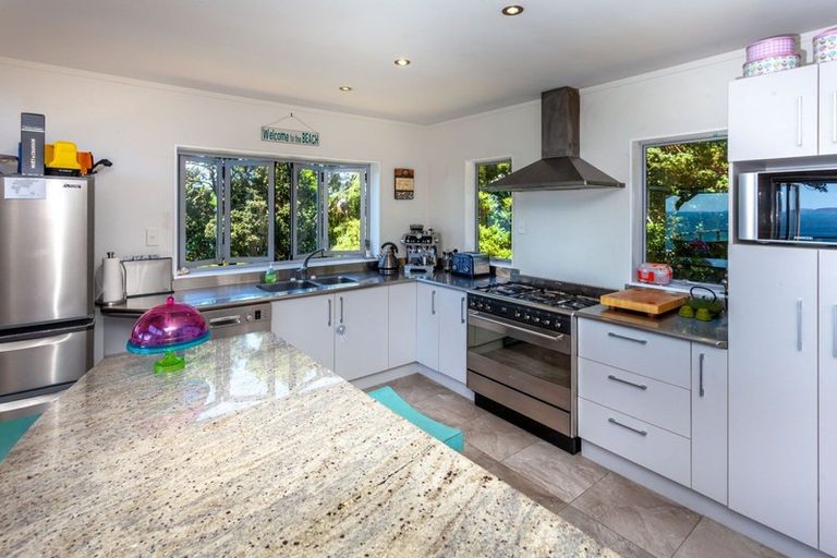Photo of property in 102 Waihirere Drive, Tuateawa, Coromandel, 3583