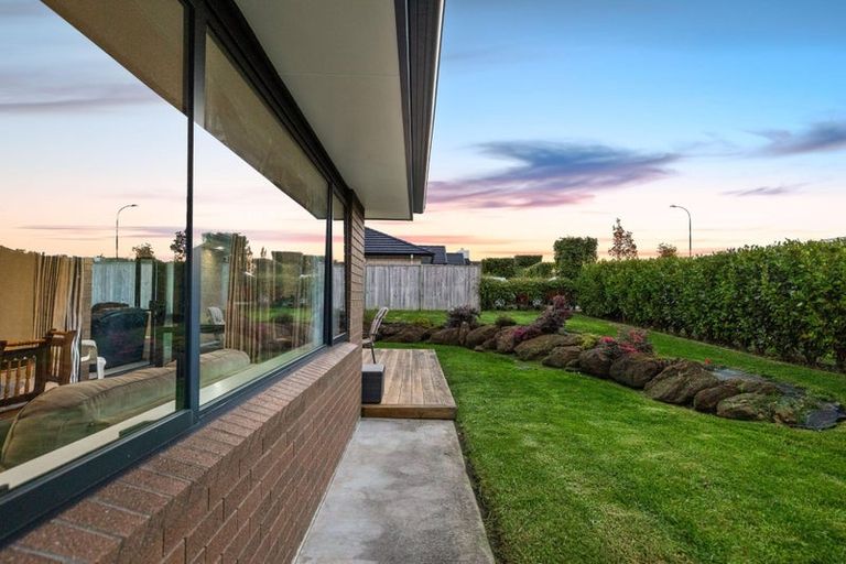 Photo of property in 16 Pitoitoi Drive, Riverhead, 0820