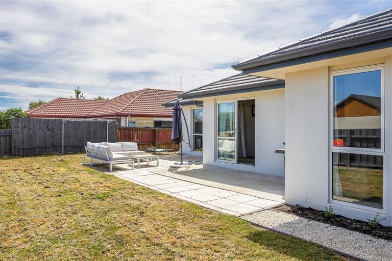 Photo of property in 24 Farnborough Street, Aranui, Christchurch, 8061