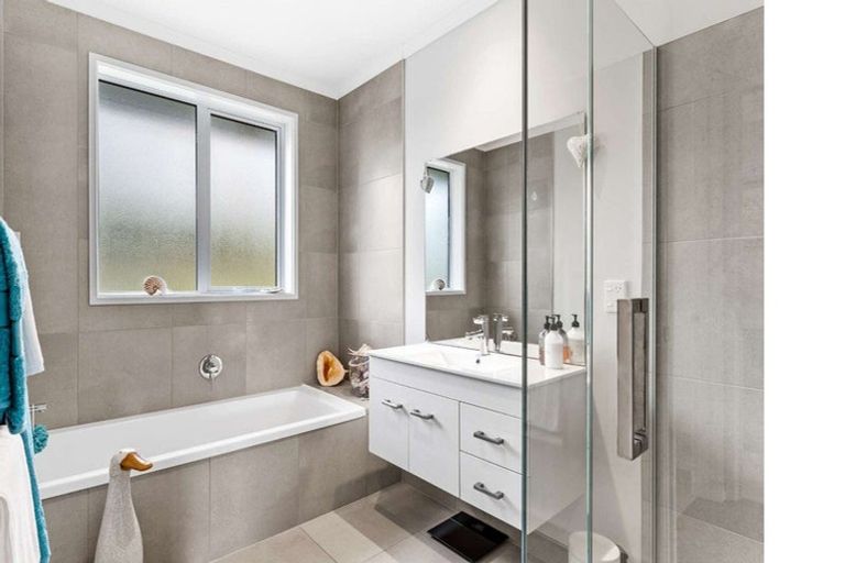 Photo of property in 16 Discovery Drive, Gulf Harbour, Whangaparaoa, 0930