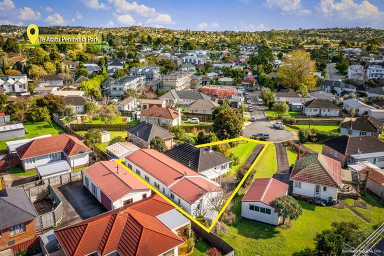 Photo of property in 11 Shamrock Lane, Te Atatu Peninsula, Auckland, 0610