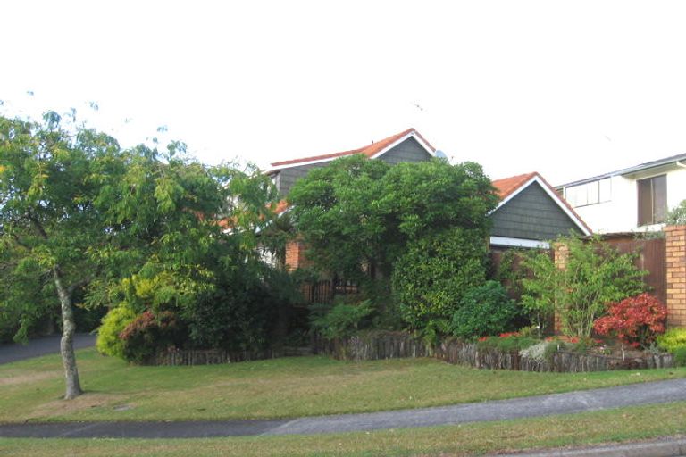 Photo of property in 25 Homewood Place, Chatswood, Auckland, 0626