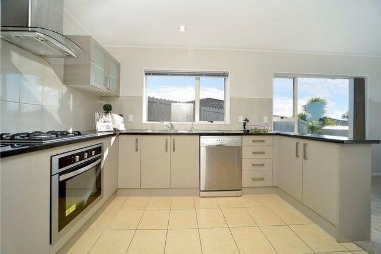 Photo of property in 2/25 Kopara Place, Clendon Park, Auckland, 2103