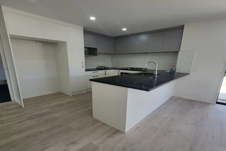 Photo of property in 60d Heybridge Street, Manurewa, Auckland, 2102