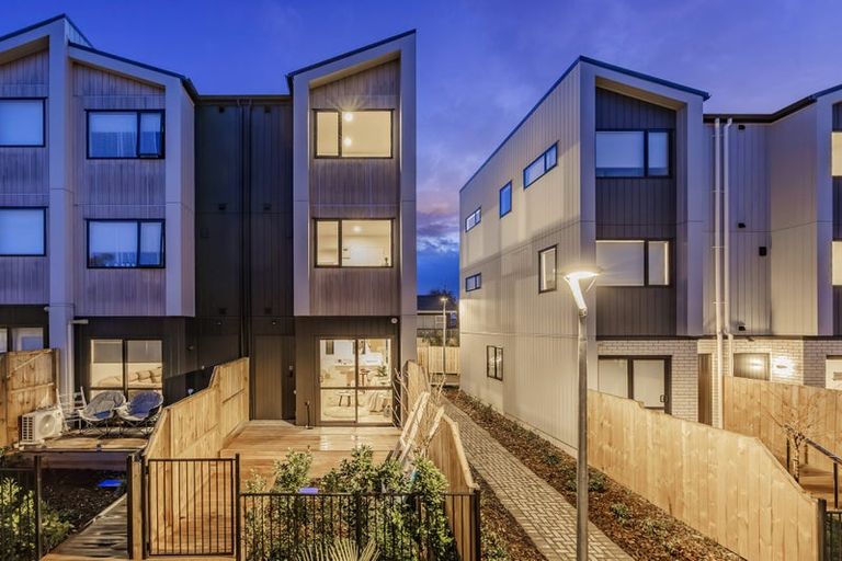 Photo of property in 13 Paetai Lane, Te Atatu Peninsula, 0610