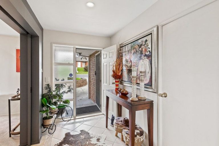 Photo of property in 8 Toledo Avenue, Henderson, Auckland, 0612