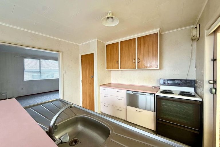 Photo of property in 14 Huatoki Street, Vogeltown, New Plymouth, 4310