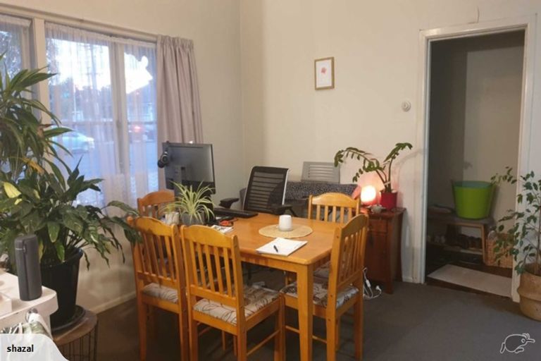 Photo of property in 1 Onewa Road, Northcote, Auckland, 0627