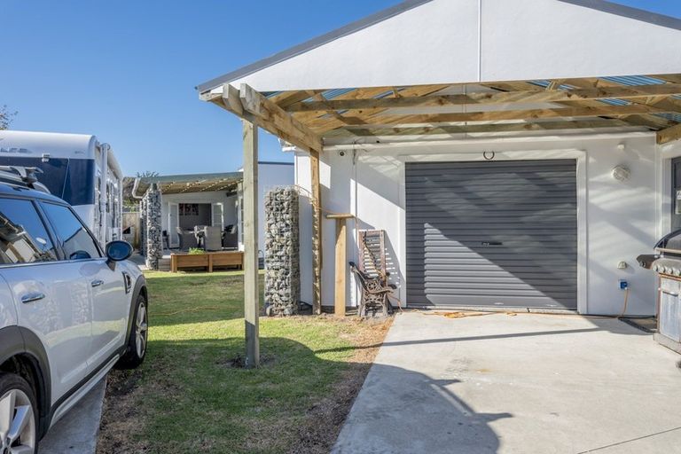Photo of property in 51 Nash Parade, Foxton Beach, Foxton, 4815