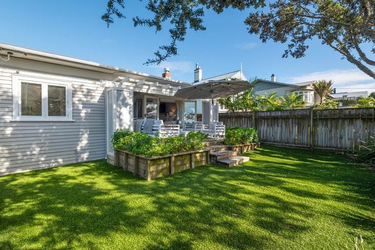 Photo of property in 41 Lake Road, Devonport, Auckland, 0624