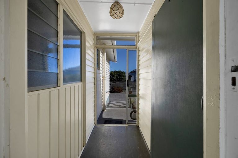 Photo of property in 124 Glover Road, Hawera, 4610