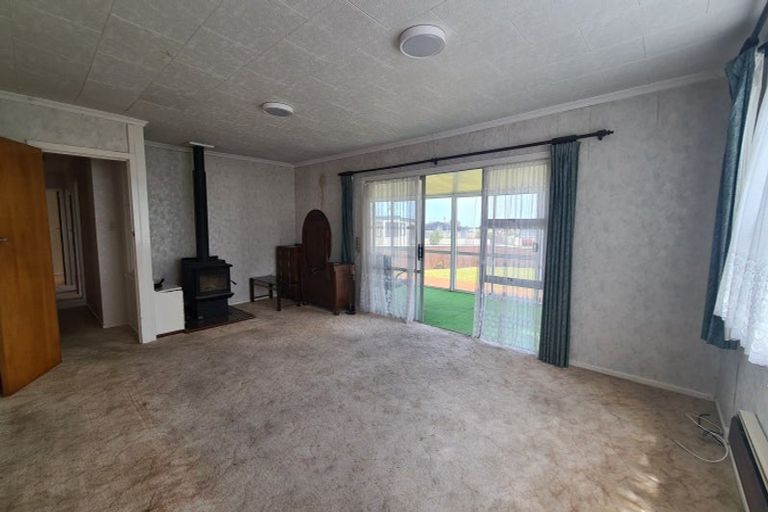 Photo of property in 12 Hickey Place, Opunake, 4616