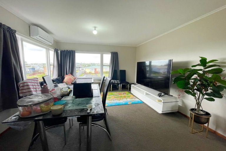 Photo of property in 11 Helleur Road, Massey, Auckland, 0614