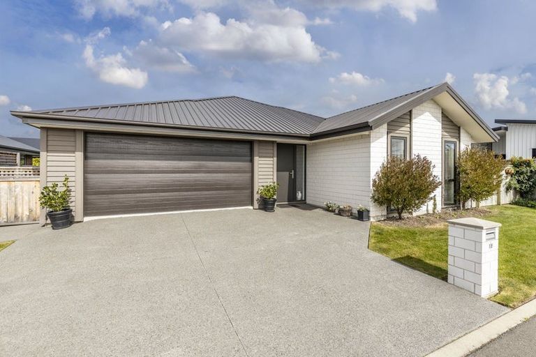 Photo of property in 15 Grey View Grove, Rangiora, 7400