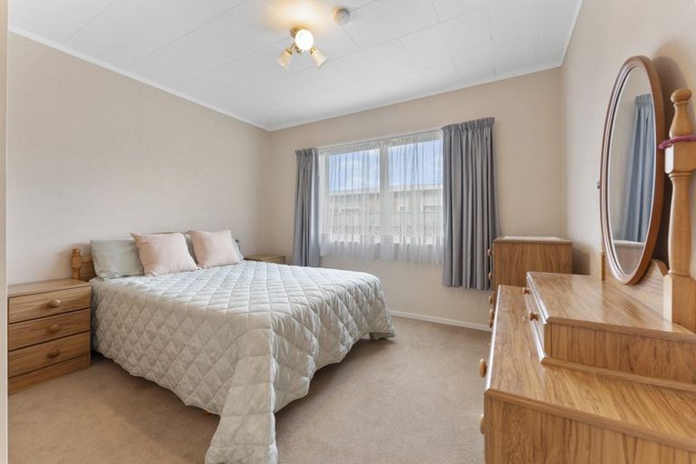 Photo of property in 2/7 Mahoe Street, Strandon, New Plymouth, 4312