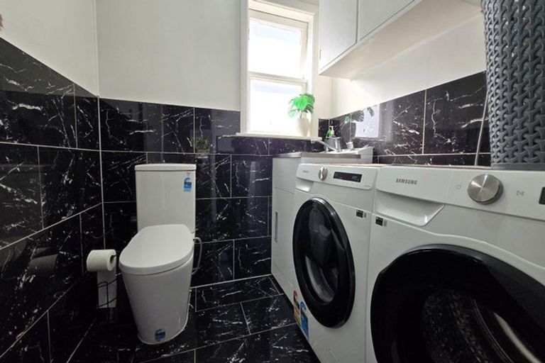 Photo of property in 195 Stokes Valley Road, Stokes Valley, Lower Hutt, 5019