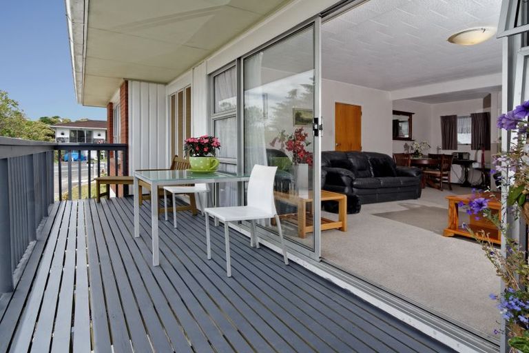 Photo of property in 1/6 Butterworth Drive, Glendene, Auckland, 0602