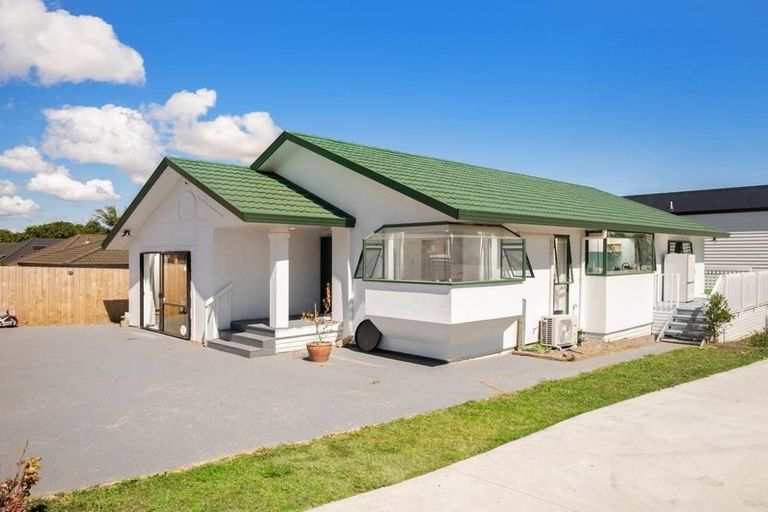 Photo of property in 28 Wai Iti Place, Clendon Park, Auckland, 2103