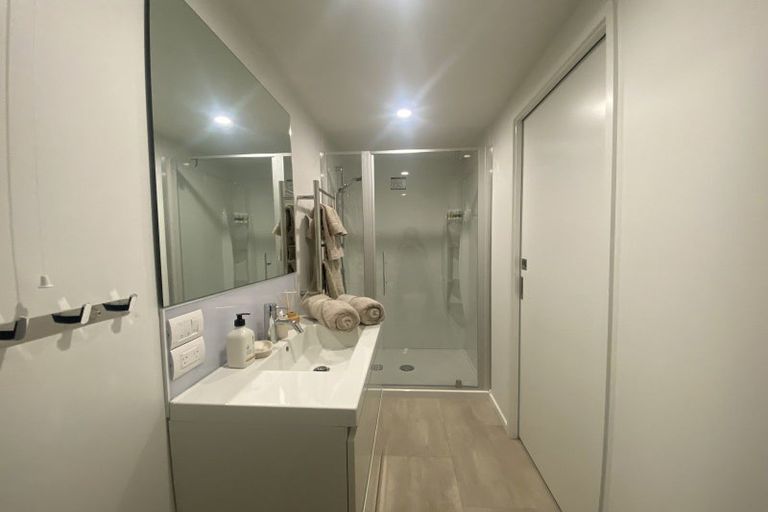 Photo of property in 9 Cypress Court, Kelvin Heights, Queenstown, 9300