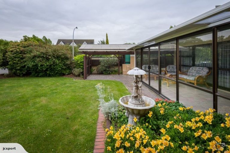 Photo of property in 7 Crosdale Place, Burnside, Christchurch, 8042