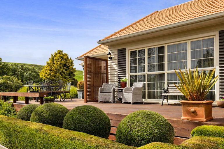 Photo of property in 5171b Mountain Road, Eltham, 4398