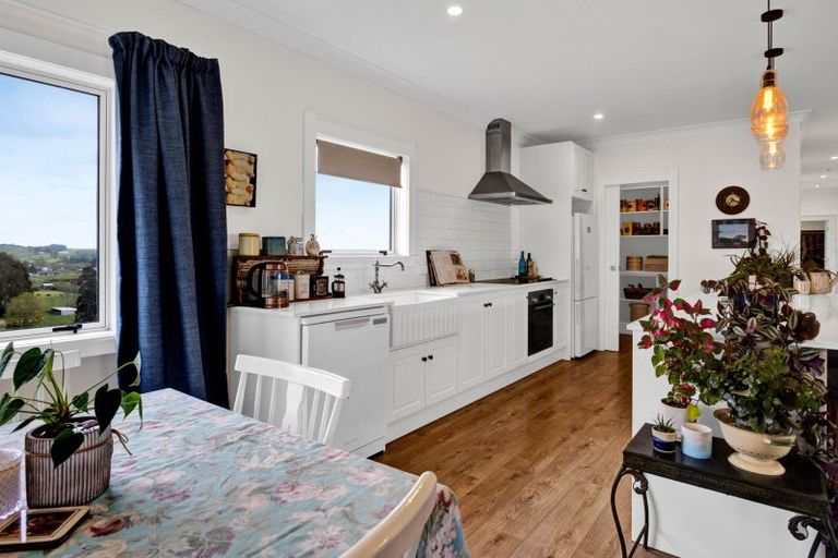 Photo of property in 43a Rawhitiroa Road, Eltham, 4398