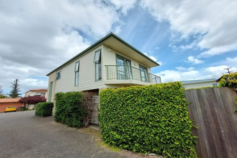 Photo of property in 66a Waimumu Road, Massey, Auckland, 0614