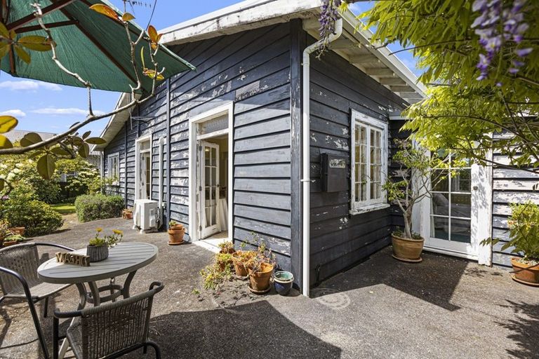 Photo of property in 2 Hoyle Place, New Plymouth, 4310