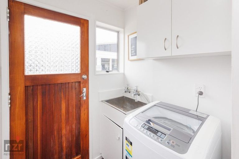 Photo of property in 22 Lyndale Place, Kelvin Grove, Palmerston North, 4414