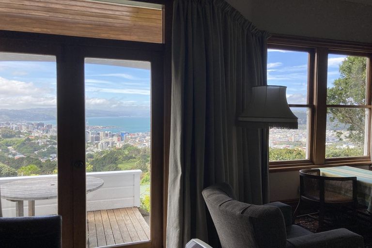 Photo of property in 28 Apuka Street, Brooklyn, Wellington, 6021