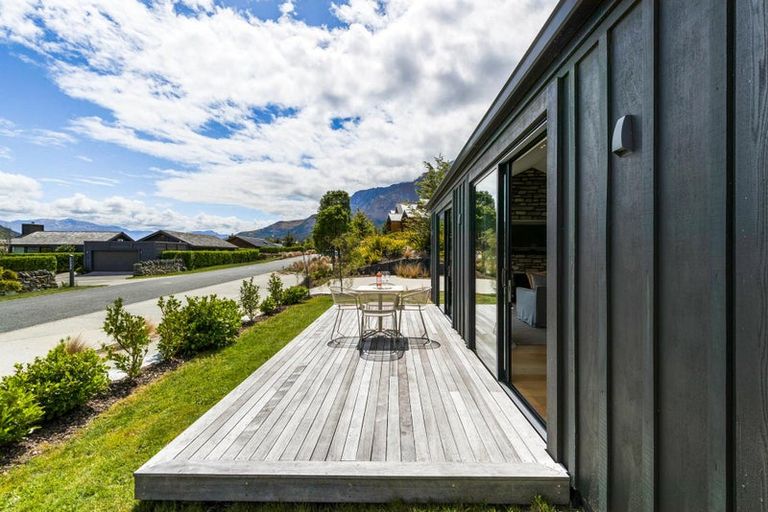 Photo of property in 35 Rannoch Drive, Jacks Point, Queenstown, 9371