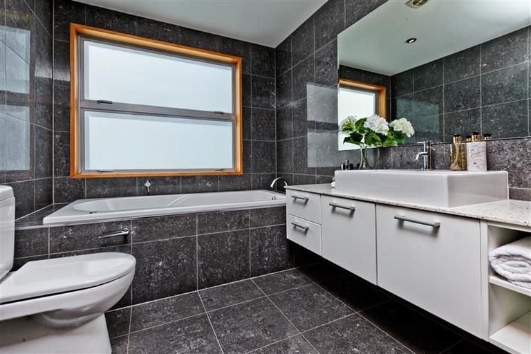 Photo of property in 11a Lomond Street, Takapuna, Auckland, 0622