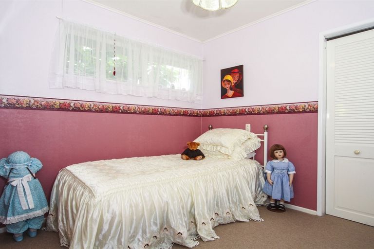 Photo of property in 10 Crompton Road, Massey, Auckland, 0614