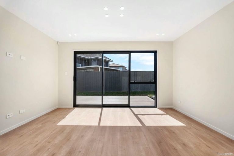 Photo of property in 4a The Parade, Bucklands Beach, Auckland, 2012