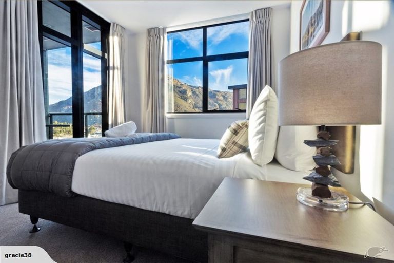 Photo of property in Wyndham Gardens Apartments, 411/30 Red Oaks Drive, Frankton, Queenstown, 9300