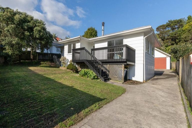 Photo of property in 27 Beaudine Avenue, Glenfield, Auckland, 0629