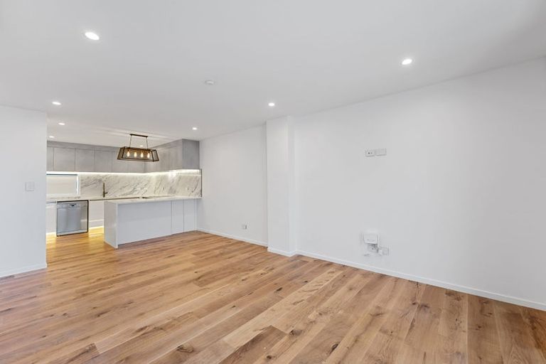 Photo of property in 5d Glendhu Road, Bayview, Auckland, 0629