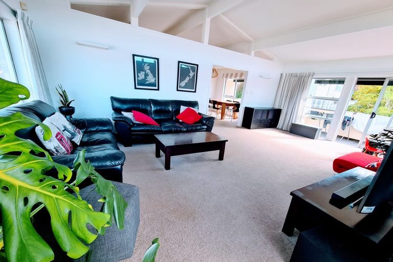 Photo of property in 2/42 Knightsbridge Drive, Forrest Hill, Auckland, 0620