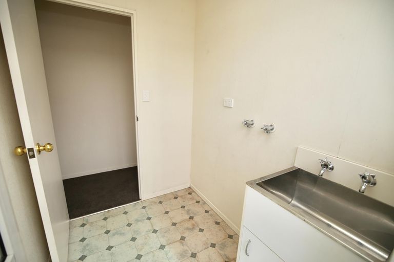 Photo of property in 8a Le Quesne Place, Fairfield, Hamilton, 3214