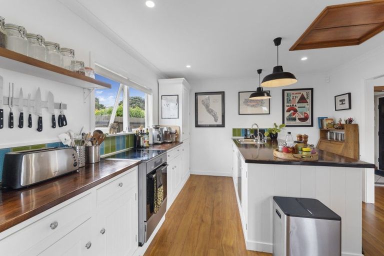 Photo of property in 9 Gavin Road, Raumati Beach, Paraparaumu, 5032