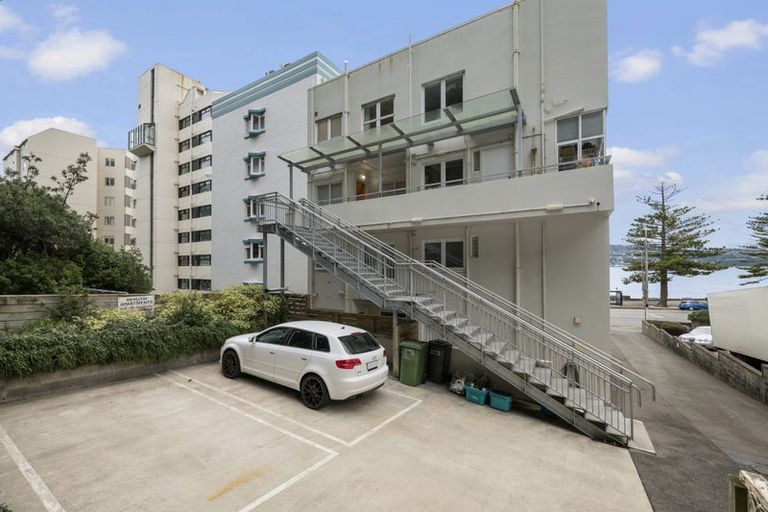 Photo of property in Rehutai Flats, 6/268 Oriental Parade, Oriental Bay, Wellington, 6011