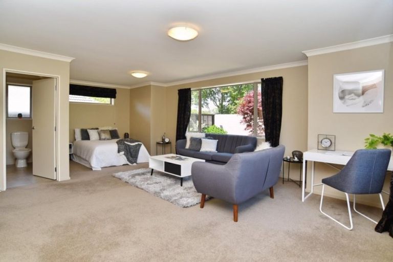 Photo of property in 142 Lake Terrace Road, Burwood, Christchurch, 8061