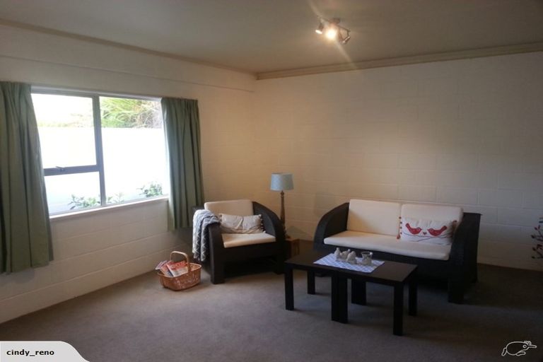 Photo of property in 2/7 Keldale Place, Forrest Hill, Auckland, 0620