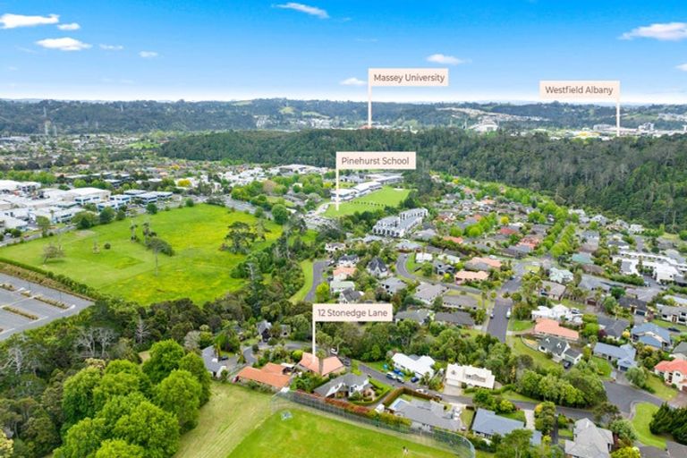 Photo of property in 12 Stonedge Lane, Rosedale, Auckland, 0632