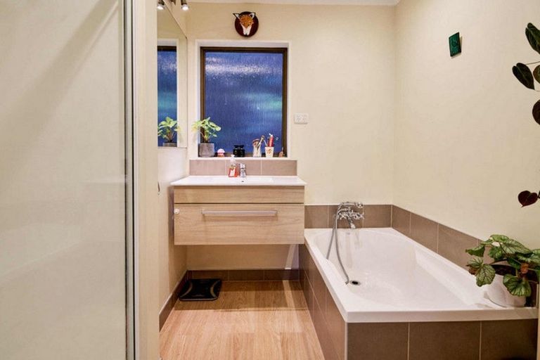 Photo of property in 9 Kenef Road, Paremata, Porirua, 5024