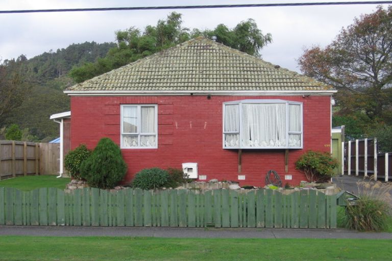 Photo of property in 106 Molesworth Street, Taita, Lower Hutt, 5011