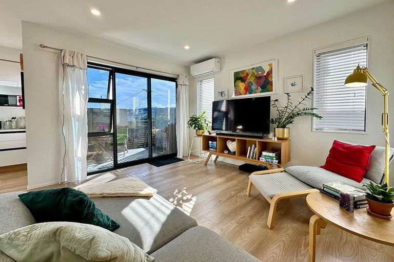 Photo of property in 1/4 Edgerton Road, Te Atatu Peninsula, Auckland, 0610