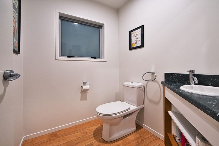 Photo of property in 21 Rayner Road, Piha, New Lynn, 0772